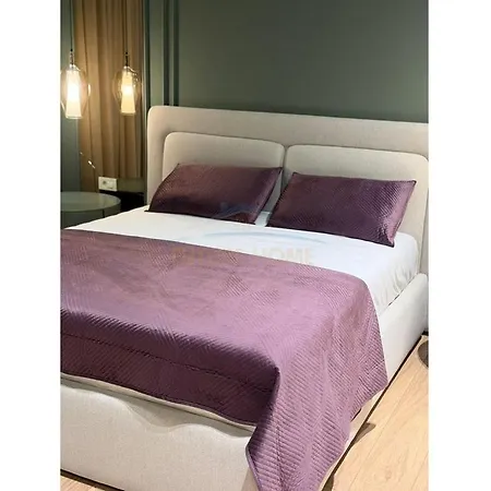 Gold Square Apartment *