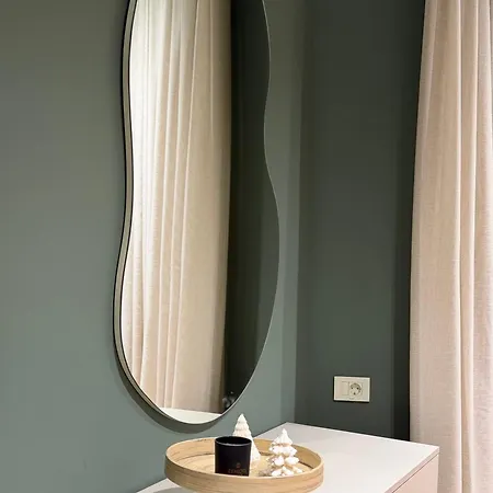 Gold Square Apartment *