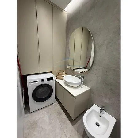 Gold Square Apartment *